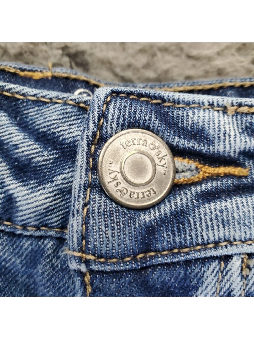 Terra & Sky Shorts Womens 22W Blue Midwash Distressed Raw Hem Stretch Denim - Picture 9 of 12